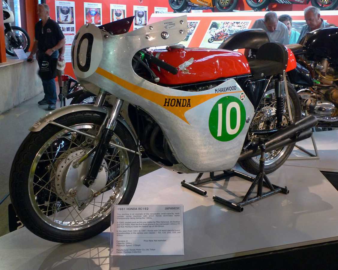 L1010324.JPG - Honda RC162, this is one ridden by Mike Hailwood to the TT win that heralded Honda's domination of GP racing in the early sixties.